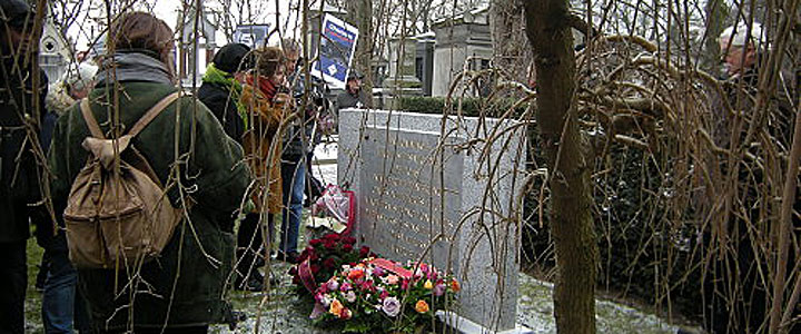 Père-Lachaise, la stèle à toutes les victimes de l'OAS - © Union locale CGT Paris 10e